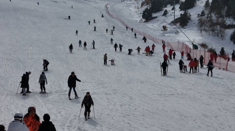 Ergan Kayak Merkezinde Hafta Sonu Yoğunluğu