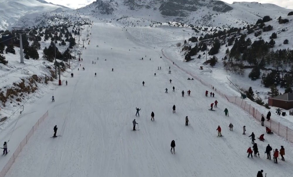 Ergan Kayak Merkezinde Hafta Sonu Yoğunluğu
