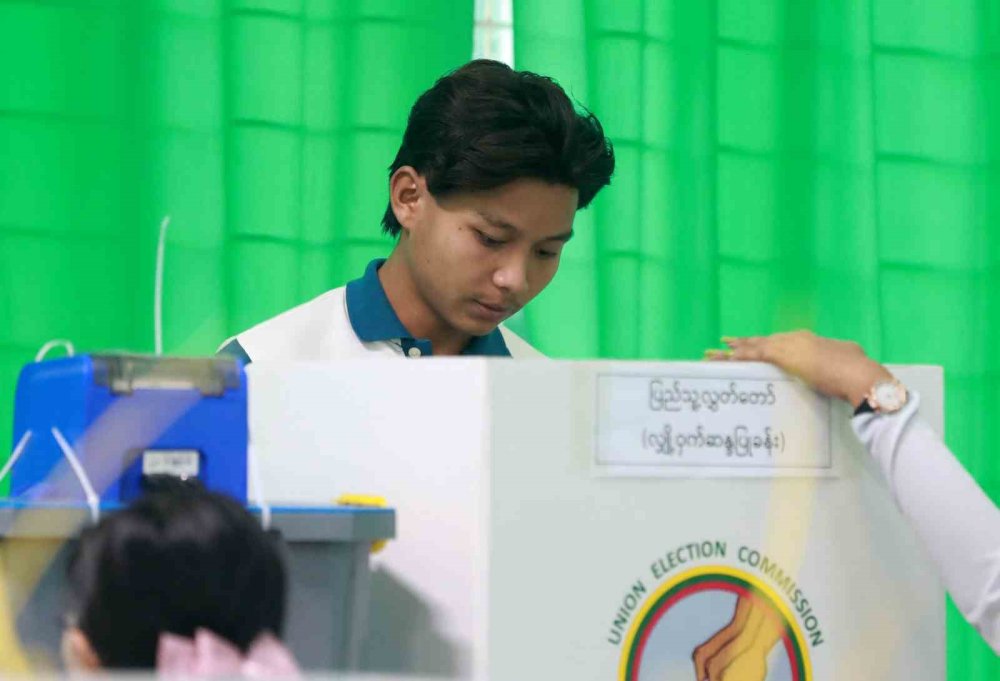Myanmar’da Halk Parlamento Seçiminin İkinci Turu İçin Sandık Başında