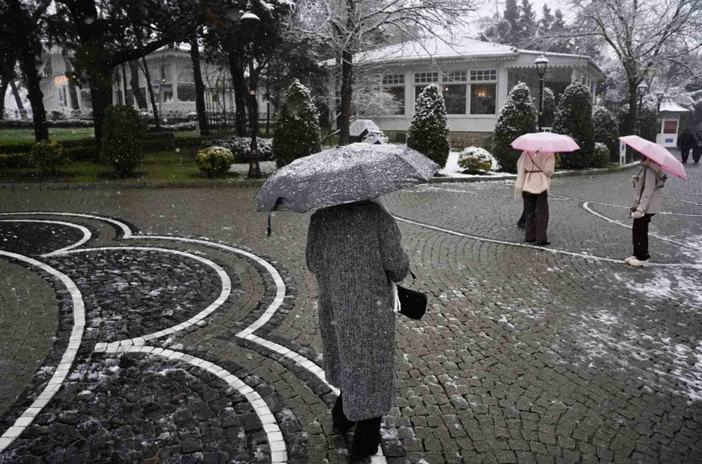 Çamlıca’da Etkili Olan Kar Yağışı Havadan Görüntülendi