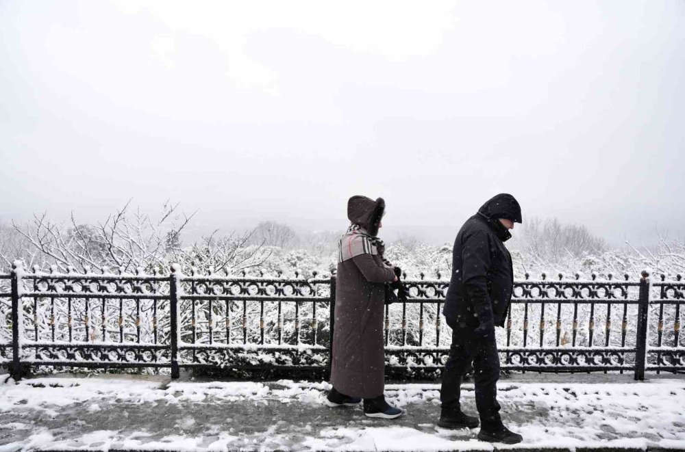 Çamlıca’da Etkili Olan Kar Yağışı Havadan Görüntülendi