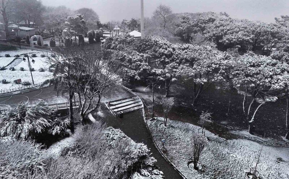 Çamlıca’da Etkili Olan Kar Yağışı Havadan Görüntülendi