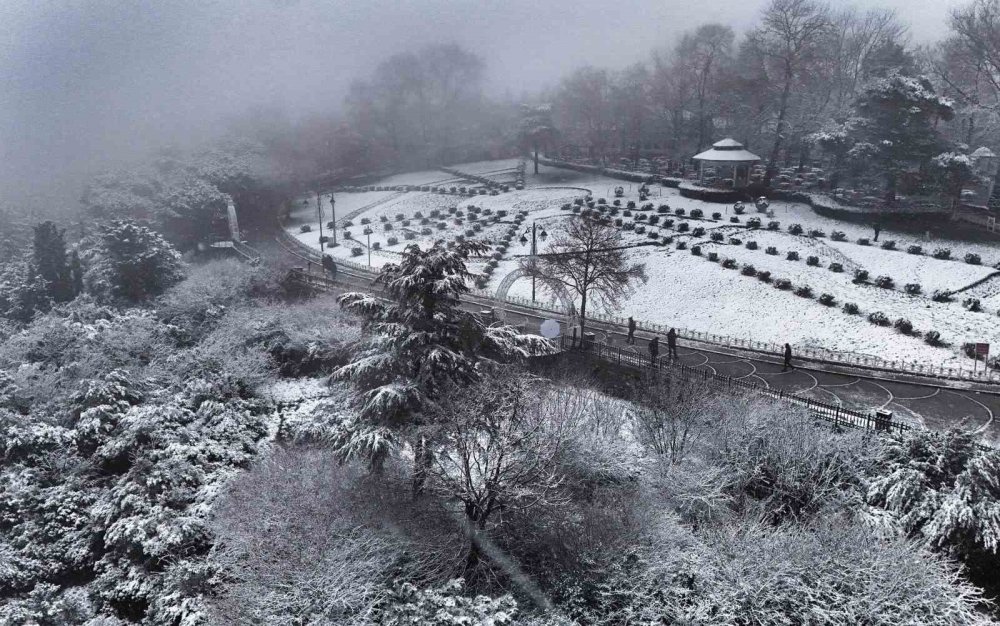 Çamlıca’da Etkili Olan Kar Yağışı Havadan Görüntülendi