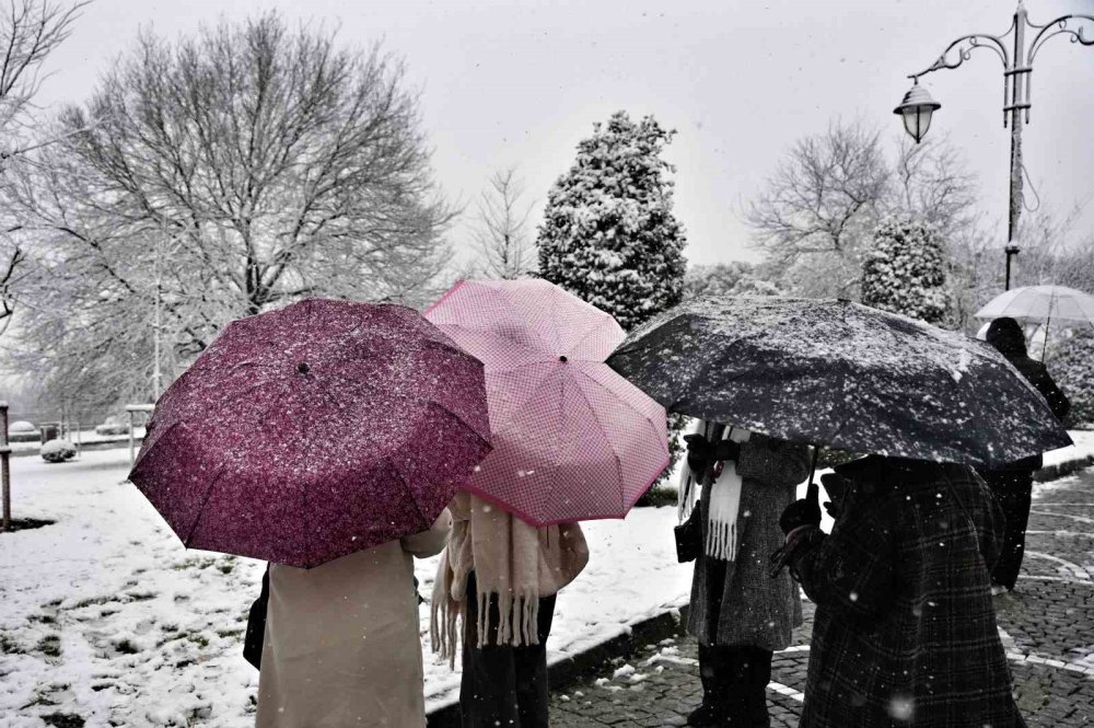 Çamlıca’da Etkili Olan Kar Yağışı Havadan Görüntülendi