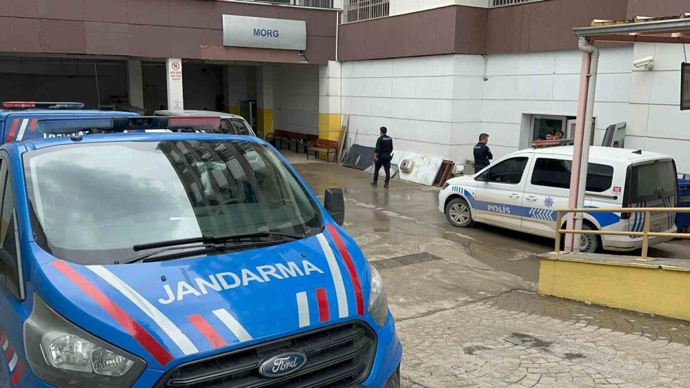 Çatıdan Düşen Bina Yöneticisi Hayatını Kaybetti