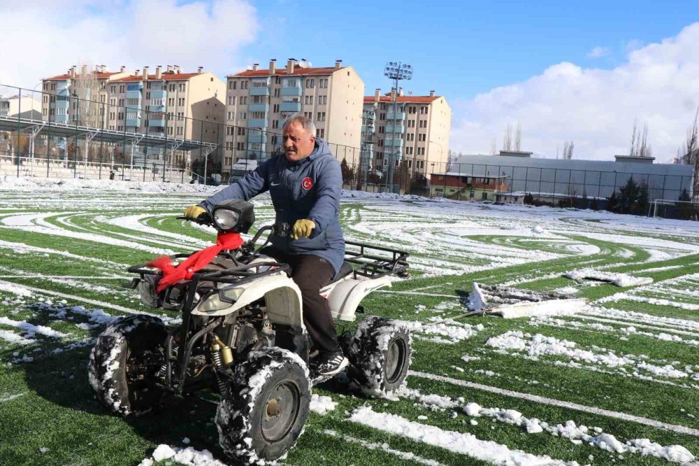 Oltu Stadyumu İbrahim Kara’ya Emanet