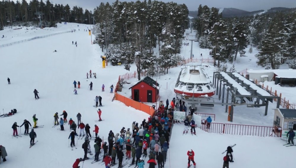 Sarıkamış'ta 'Kristal' Heyecan.. Kayak Sezonu Zirve Yapıyor!