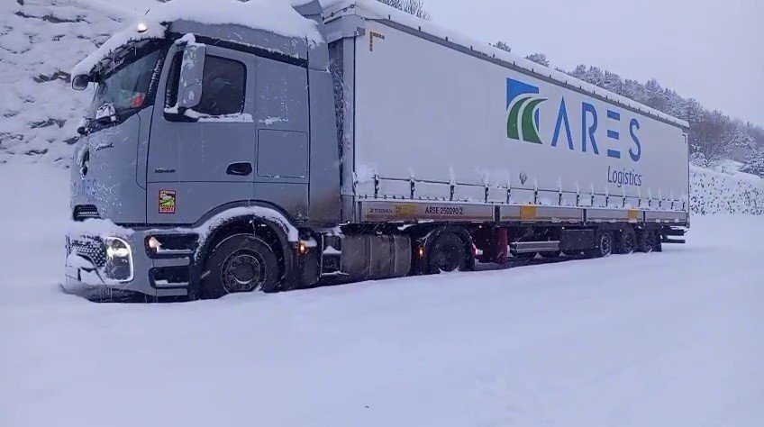 20 Tır Posof Ilgar Dağında Mahsur Kaldı