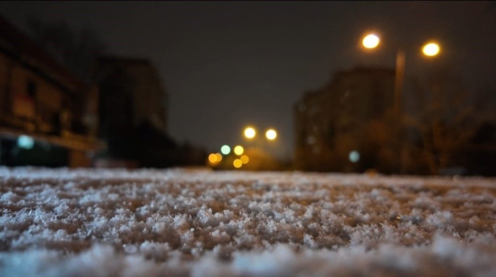 İ̇stanbul’da Gün Boyu Beklenen Kar Yağışı Gece Saatlerinde Etkisini Gösterdi
