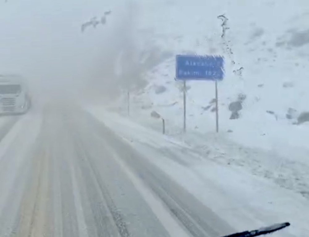 Alacabel’de Kar Yağışı Etkisini Sürdürüyor, Kar Kalınlığı Yer Yer 30 Santimetreye Ulaştı