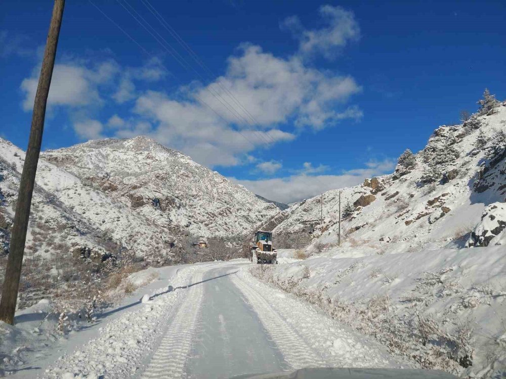Artvin’de Kar Yağışı Nedeniyle 34 Köy Yolu Ulaşıma Kapandı