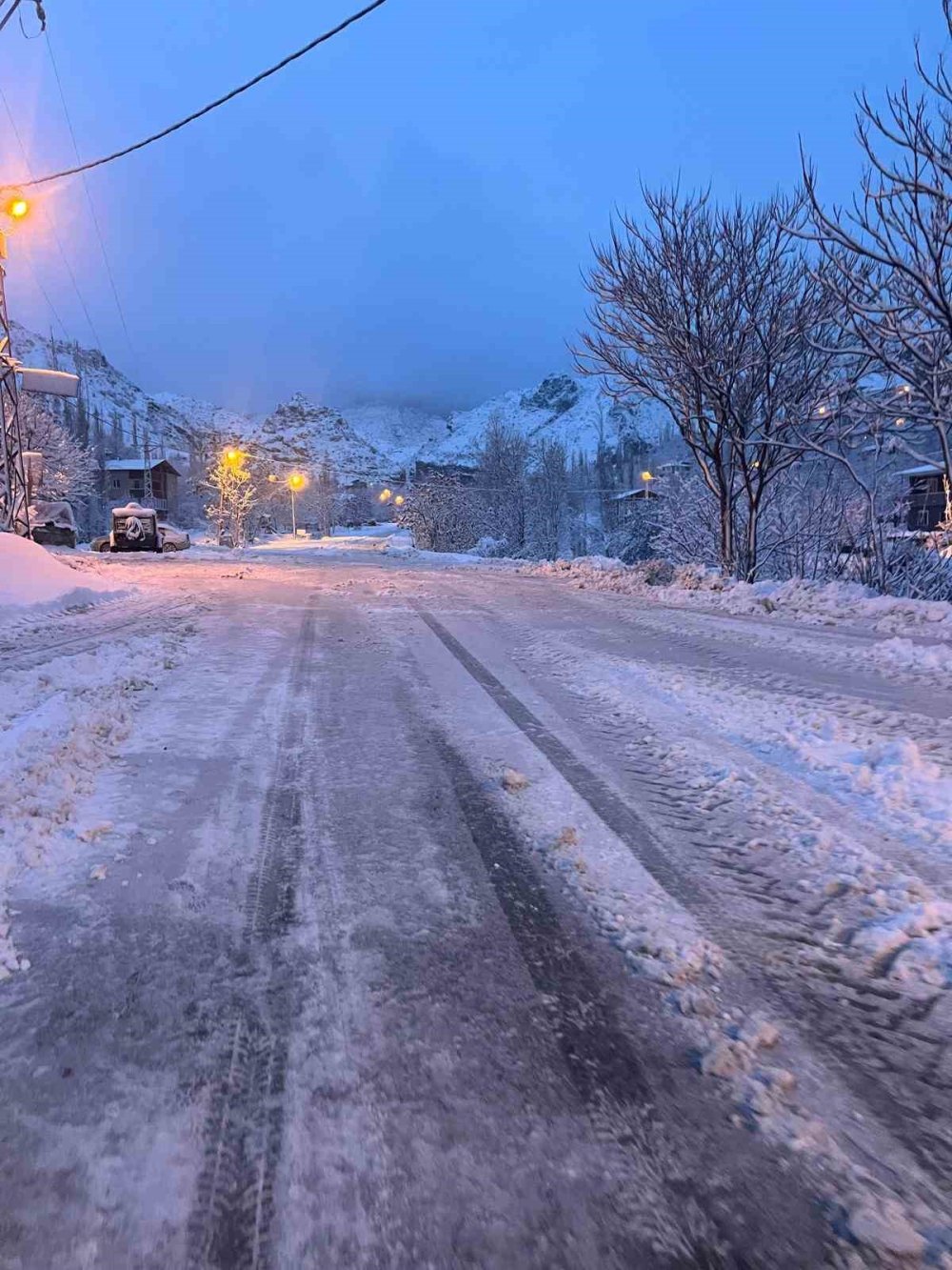 Kapanan Yollarını Kendi İmkanları İle Açtılar