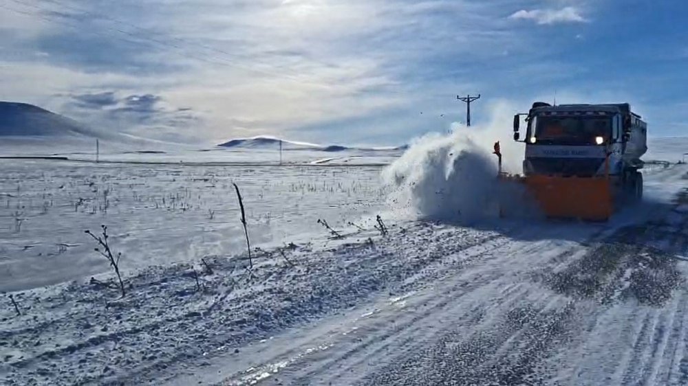 Kars’ta 200 Köy Yolu Ulaşıma Kapandı