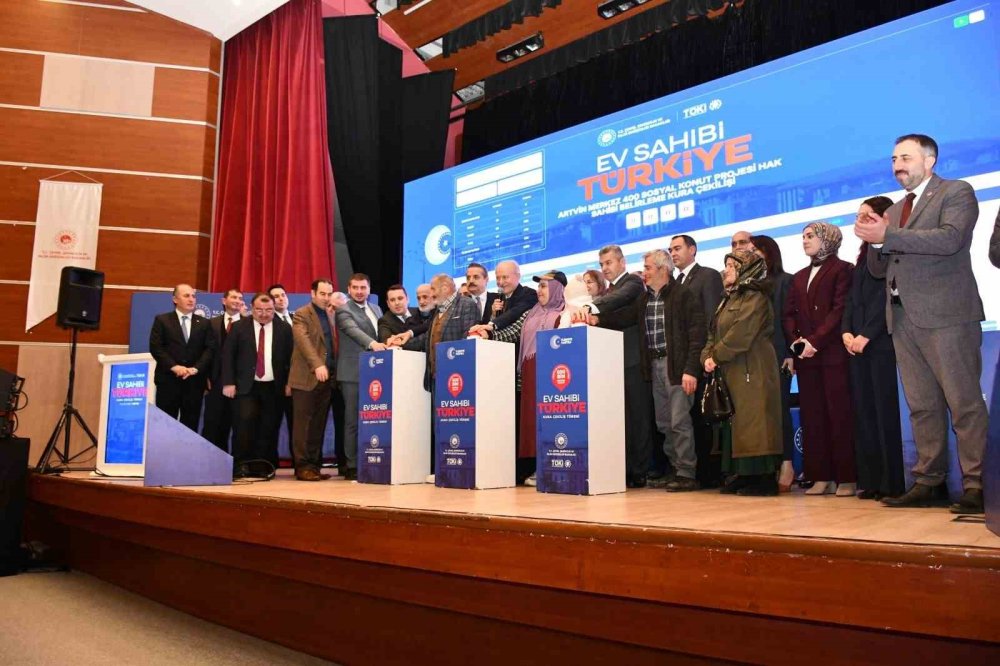 Artvin’de Toki̇ Kura Çekimiyle Bin 20 Konutun Hak Sahipleri Belirlendi