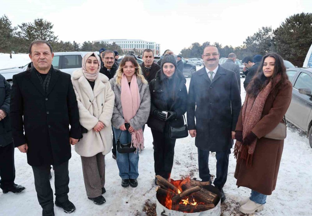 Atatürk Üniversitesi’nde Kış Coşkusu Kampüse Taşındı