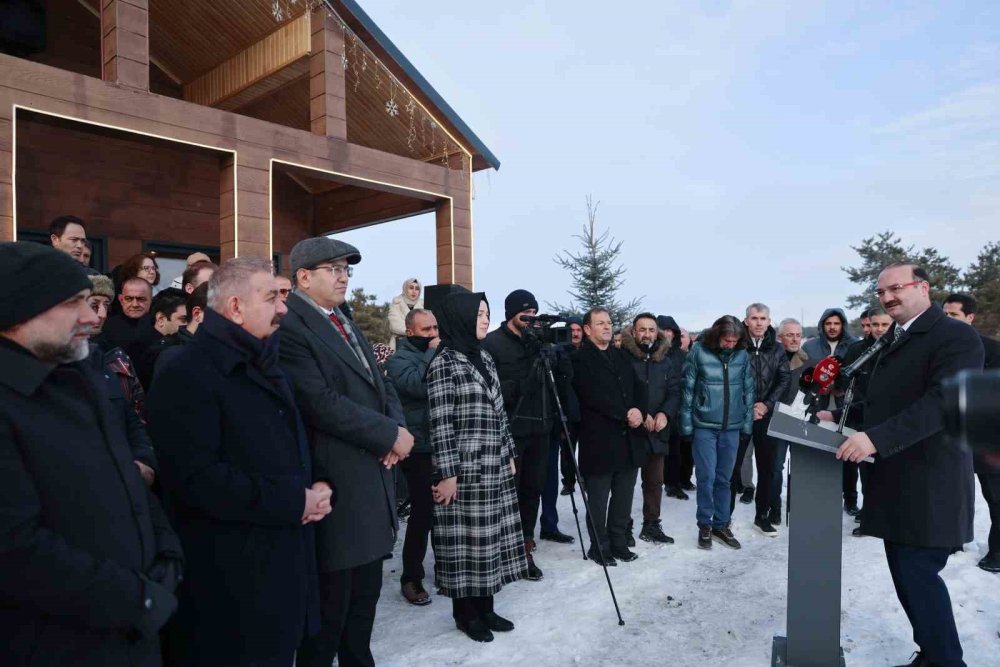 Atatürk Üniversitesi’nde Kış Coşkusu Kampüse Taşındı