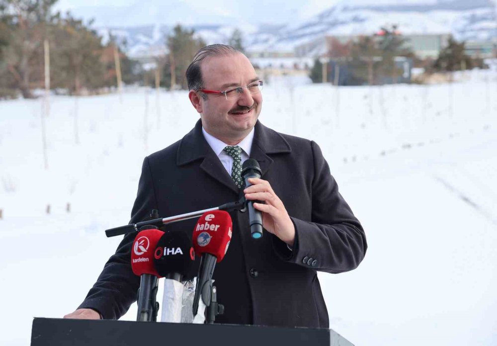 Atatürk Üniversitesi’nde Kış Coşkusu Kampüse Taşındı