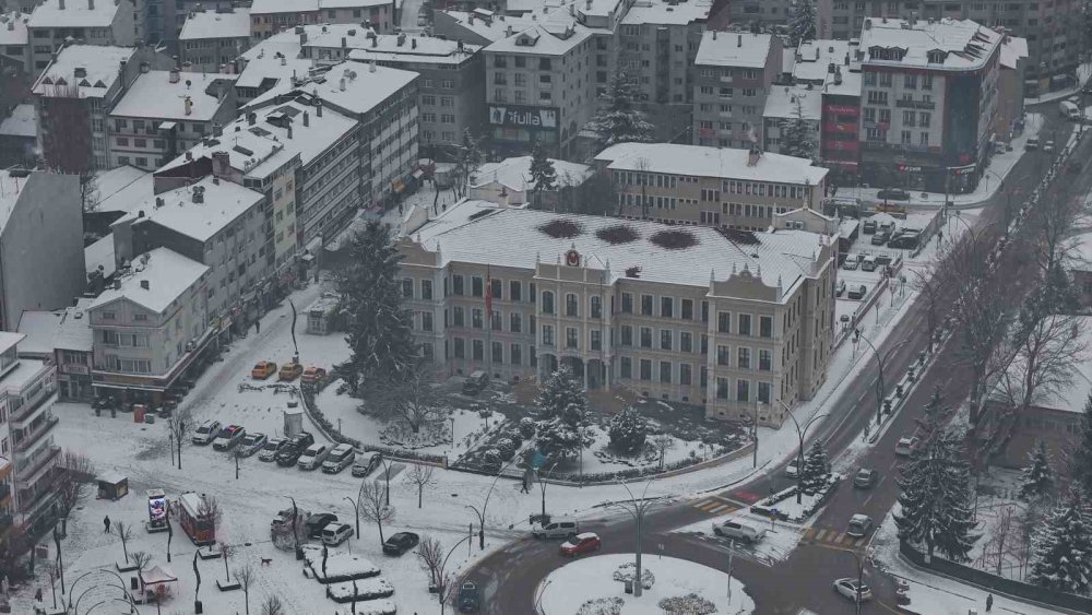 Bolu’da Kar Yağışı Sürüyor: Kış Güzelliği Havadan Görüntülendi