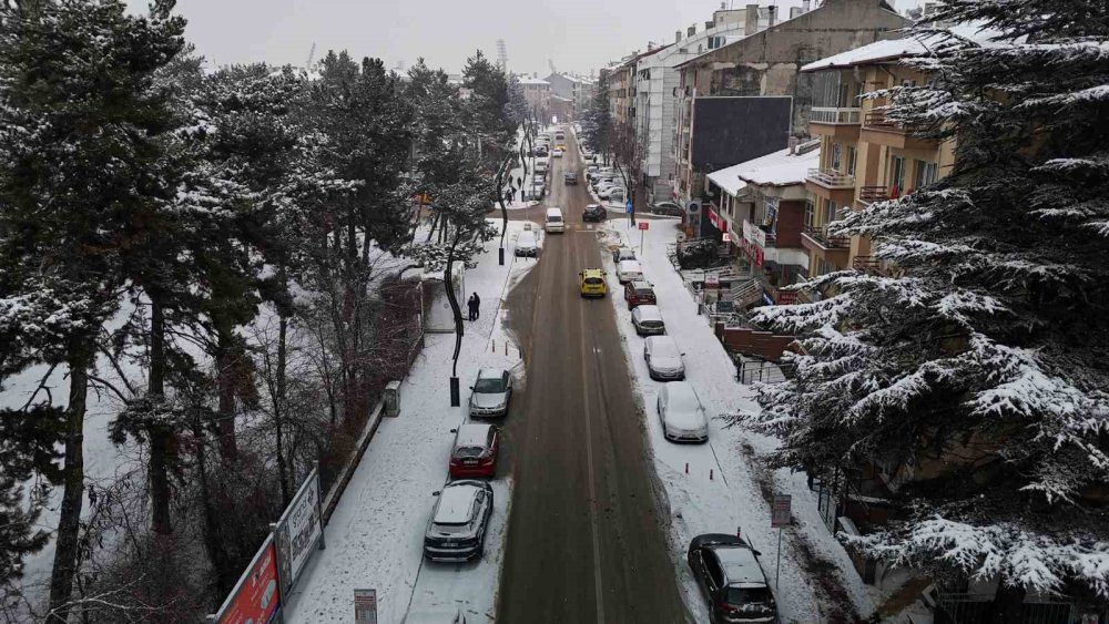 Bolu’da Kar Yağışı Sürüyor: Kış Güzelliği Havadan Görüntülendi