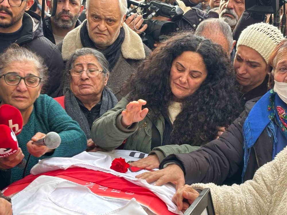 Eski İhd İ̇zmir Şube Başkanı Ali Aydın Son Yolculuğuna Uğurlandı