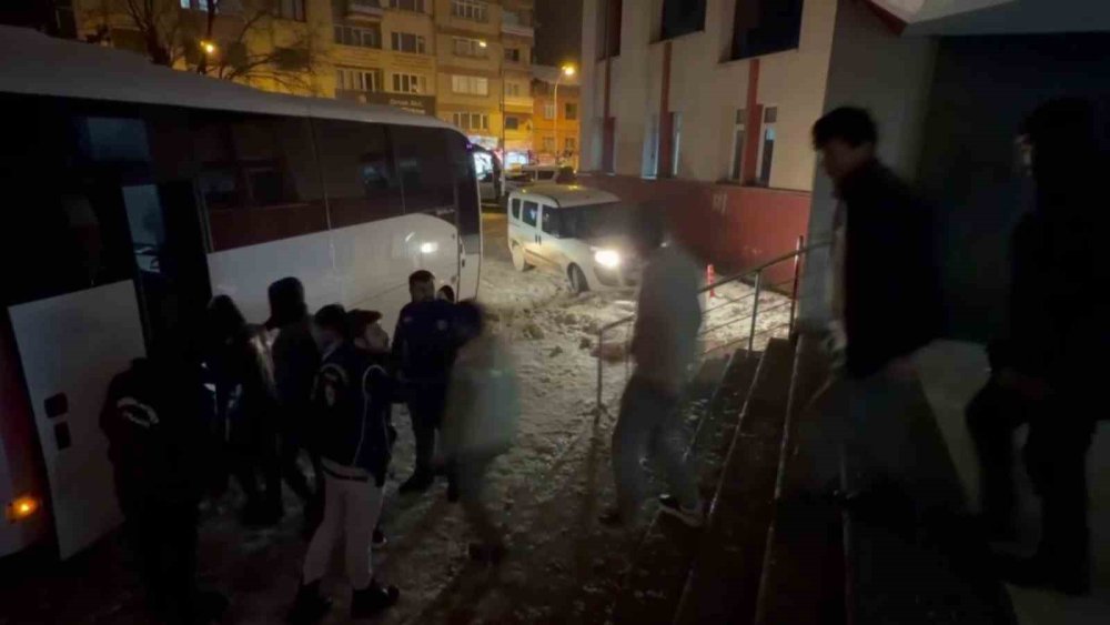 Erzurum’da 48 Göçmen Ve 4 Organizatör Yakalandı