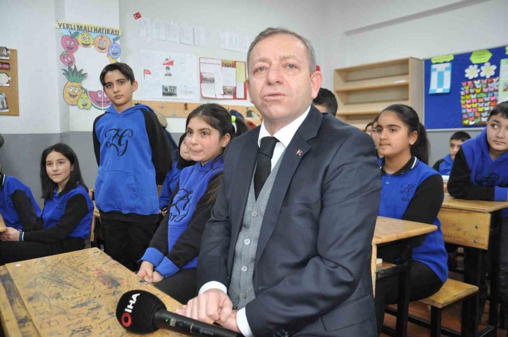 Kars’ta 56 Bin 651 Öğrenci Karne Sevinci Yaşadı