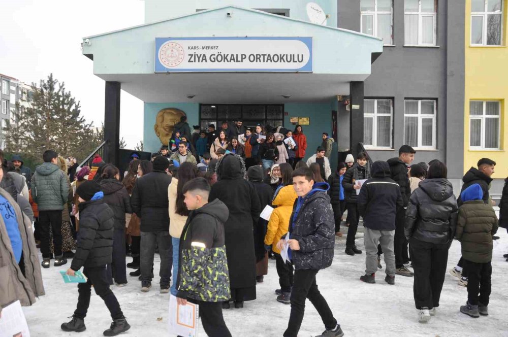 Kars’ta 56 Bin 651 Öğrenci Karne Sevinci Yaşadı