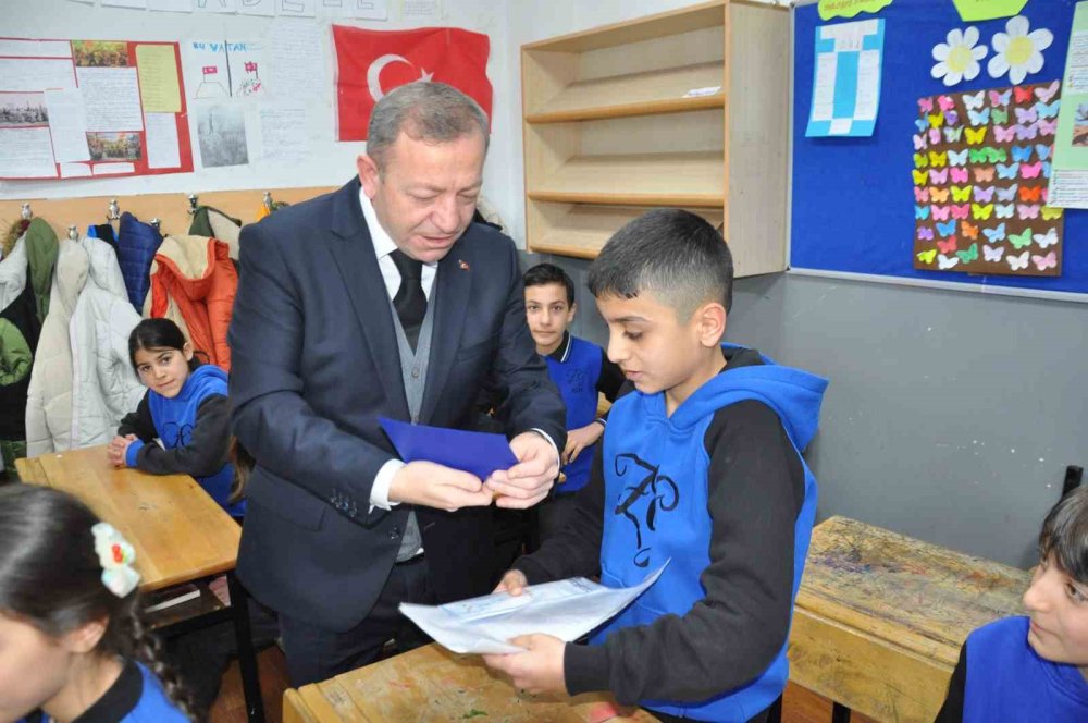 Kars’ta 56 Bin 651 Öğrenci Karne Sevinci Yaşadı