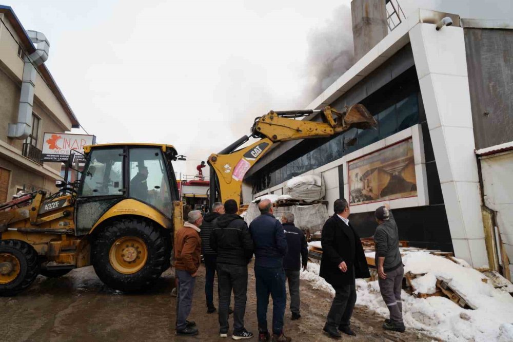 Erzurum'da 'Mobilya Fabrikası'nda Patlama ve Yangın.. 2 Ölü, 6 Yaralı!