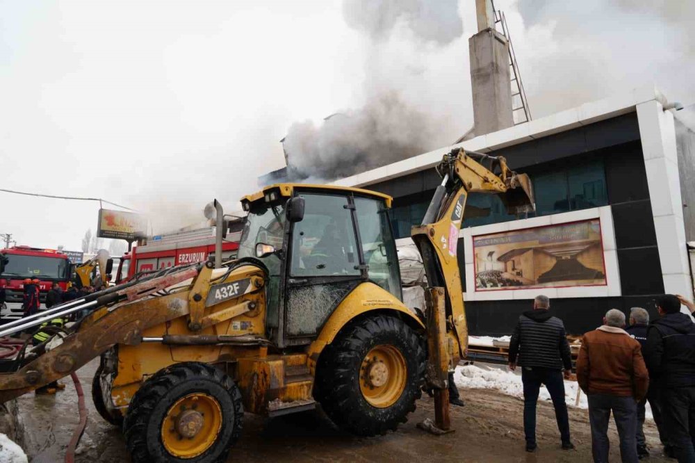 Erzurum'da 'Mobilya Fabrikası'nda Patlama ve Yangın.. 2 Ölü, 6 Yaralı!