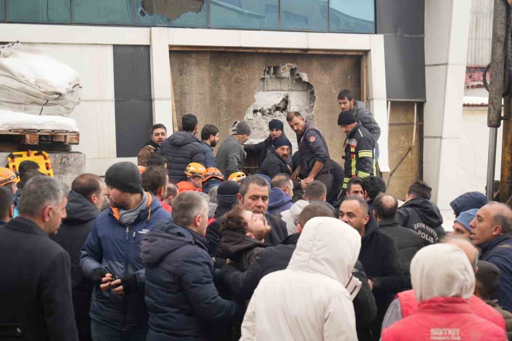 Erzurum'da 'Mobilya Fabrikası'nda Patlama ve Yangın.. 2 Ölü, 6 Yaralı!