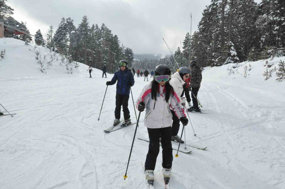 Sarıkamış’ta Sömestr Heyecanı.. Kristal Kar Üzerinde Doluluk Yüzde 100’e Ulaştı