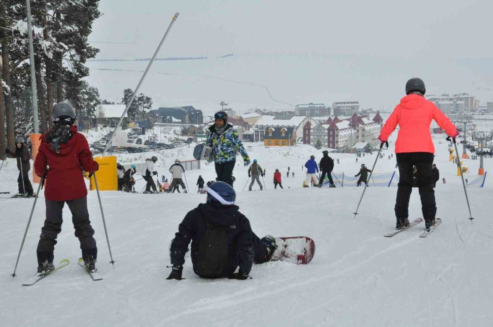 Sarıkamış’ta Sömestr Heyecanı.. Kristal Kar Üzerinde Doluluk Yüzde 100’e Ulaştı