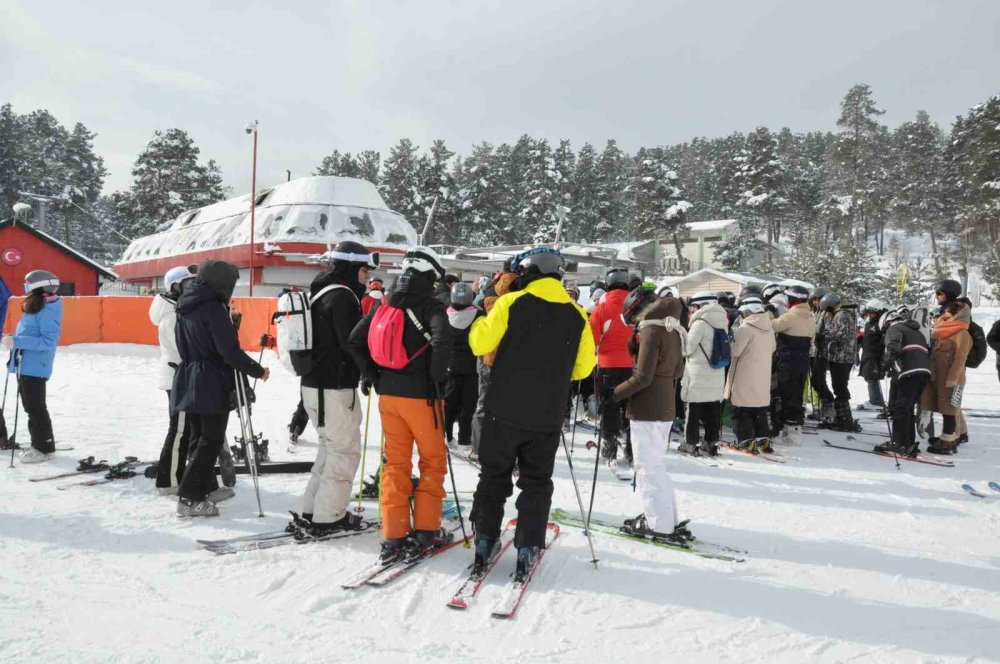 Sarıkamış’ta Sömestr Heyecanı.. Kristal Kar Üzerinde Doluluk Yüzde 100’e Ulaştı