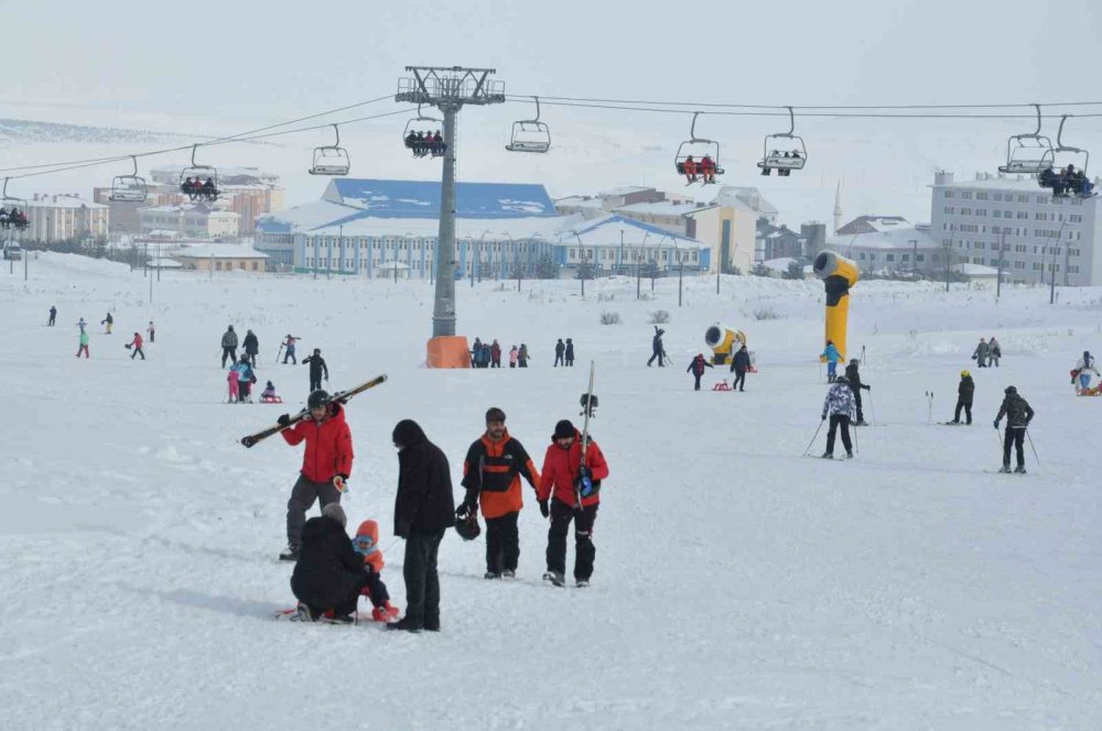 Sarıkamış’ta Sömestr Heyecanı.. Kristal Kar Üzerinde Doluluk Yüzde 100’e Ulaştı