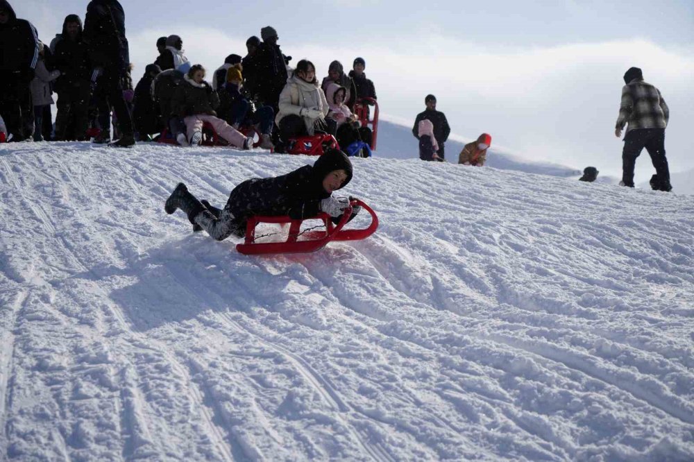 Zigana Kayak Merkezi’nde Sömestr Tatiliyle Birlikte Yoğunluk Yaşandı