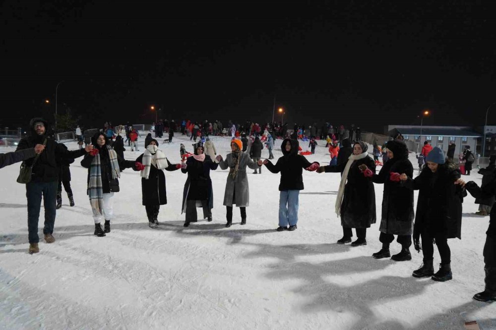 Atlama Kuleleri Pistinde Kızak Keyfi