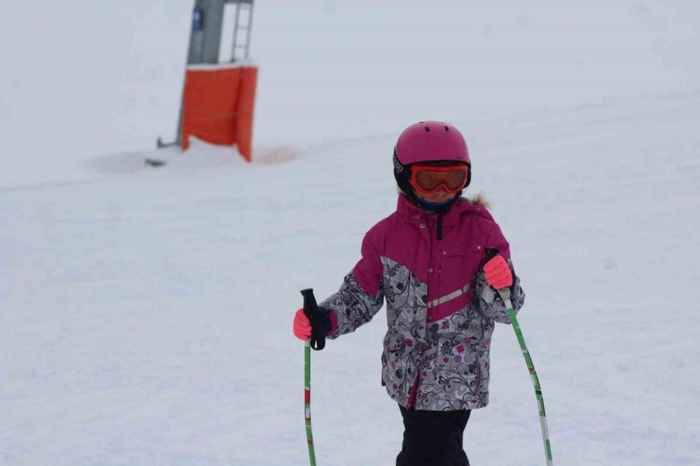 Karslı Çocuklar Sarıkamış’ta Kayak Öğreniyor