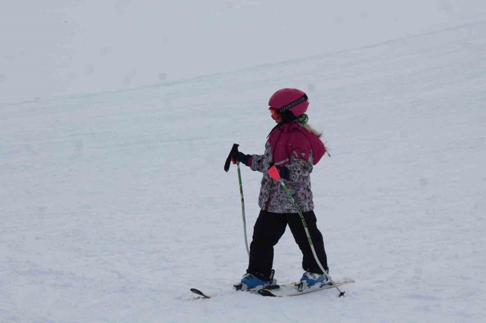 Karslı Çocuklar Sarıkamış’ta Kayak Öğreniyor