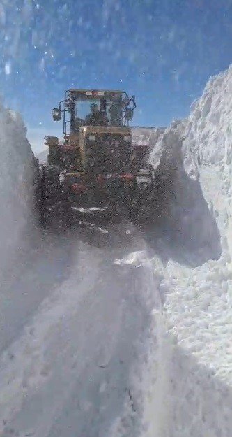 Kars'ta Yoğun Kar Yağışı ve Tipi.. 208 Köy Yolu Ulaşıma Kapandı!