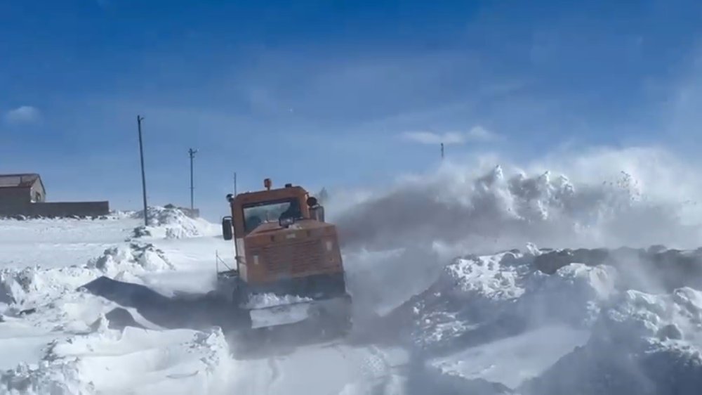 Kars'ta Yoğun Kar Yağışı ve Tipi.. 208 Köy Yolu Ulaşıma Kapandı!