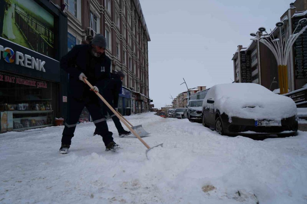 Erzurum’da 690 Mahallenin Yolu Ulaşıma Kapalı