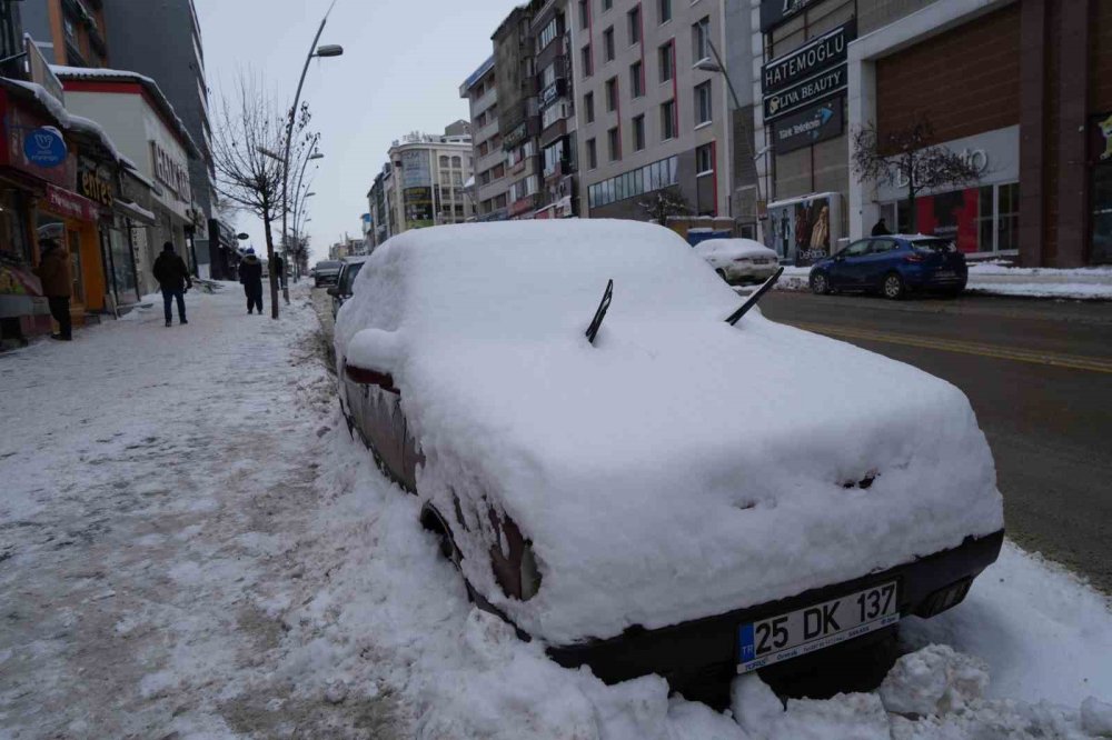 Erzurum’da 690 Mahallenin Yolu Ulaşıma Kapalı