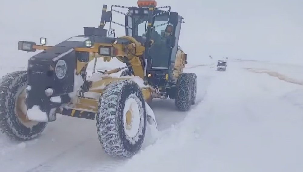 Kars’ta ’Kar Kaplanları’ndan Hayat Mesaisi