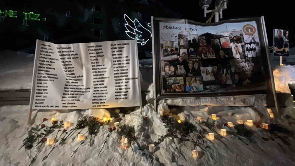 Kartalkaya Yangın Faciasının Birinci Yıldönümünde Acılı Aileler Otel Önünde Bir Araya Geldi