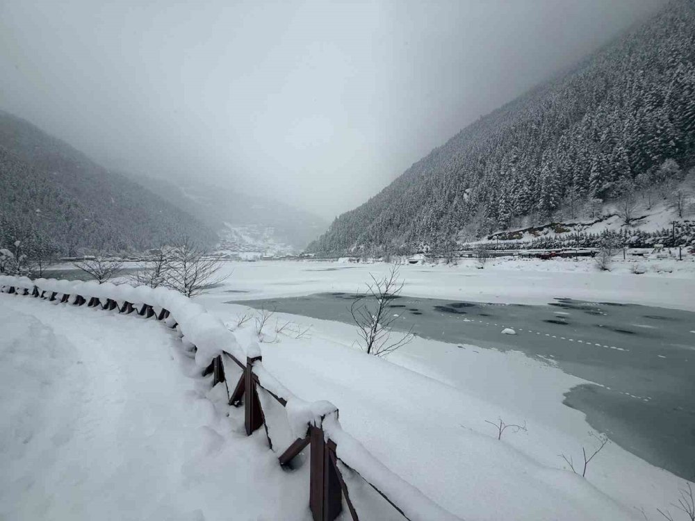 Uzungöl’de Kar Kalınlığı 1 Metreyi Aştı