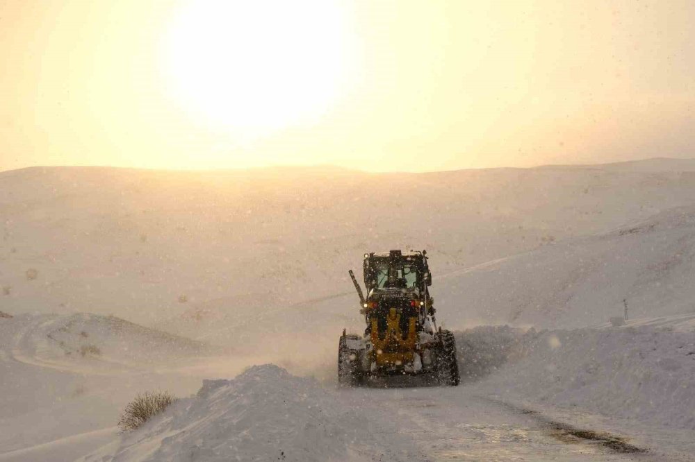 Ağrı’da Kapalı Köy Yolları Ulaşıma Açılıyor