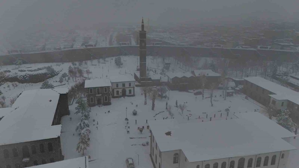 Beyaza Bürünen 10 Bin Yıllık Kent Dronla Görüntülendi