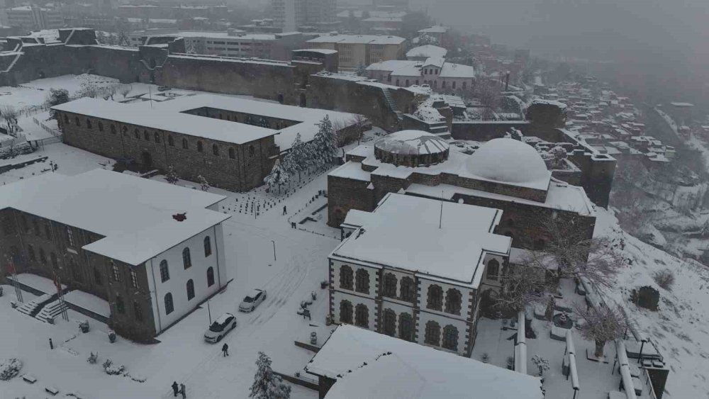 Beyaza Bürünen 10 Bin Yıllık Kent Dronla Görüntülendi