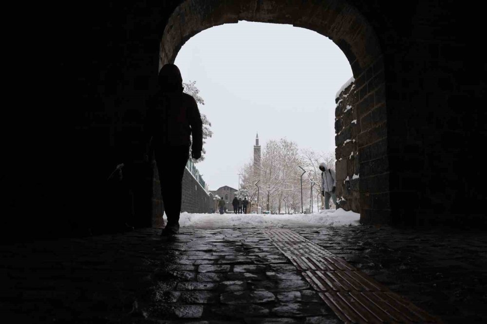 Beyaza Bürünen 10 Bin Yıllık Kent Dronla Görüntülendi
